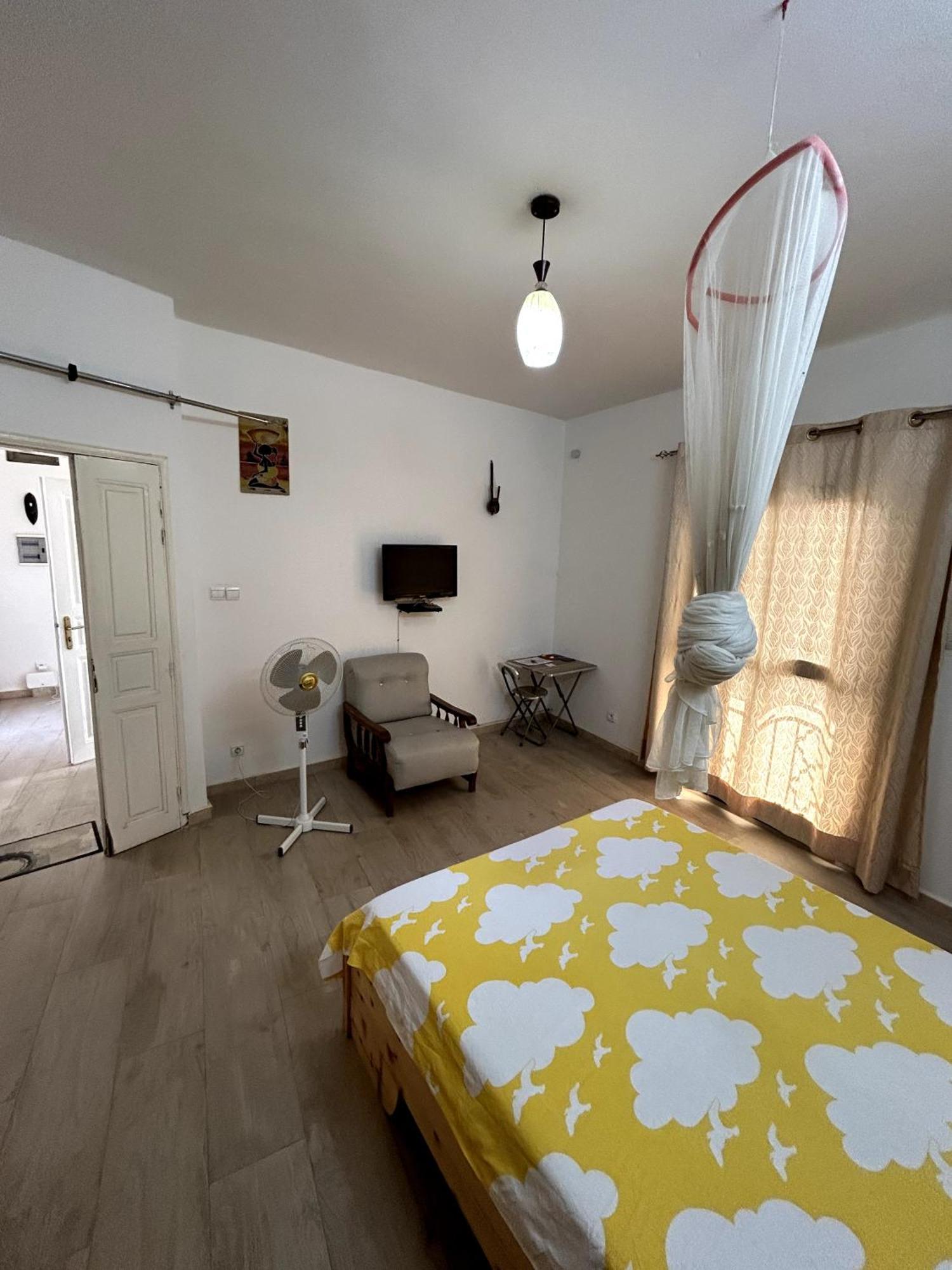 Chambre Spacieuse Avec Balcon - Salle De Bain Exterieure Privee & Breakfast Saint-Louis Exterior foto